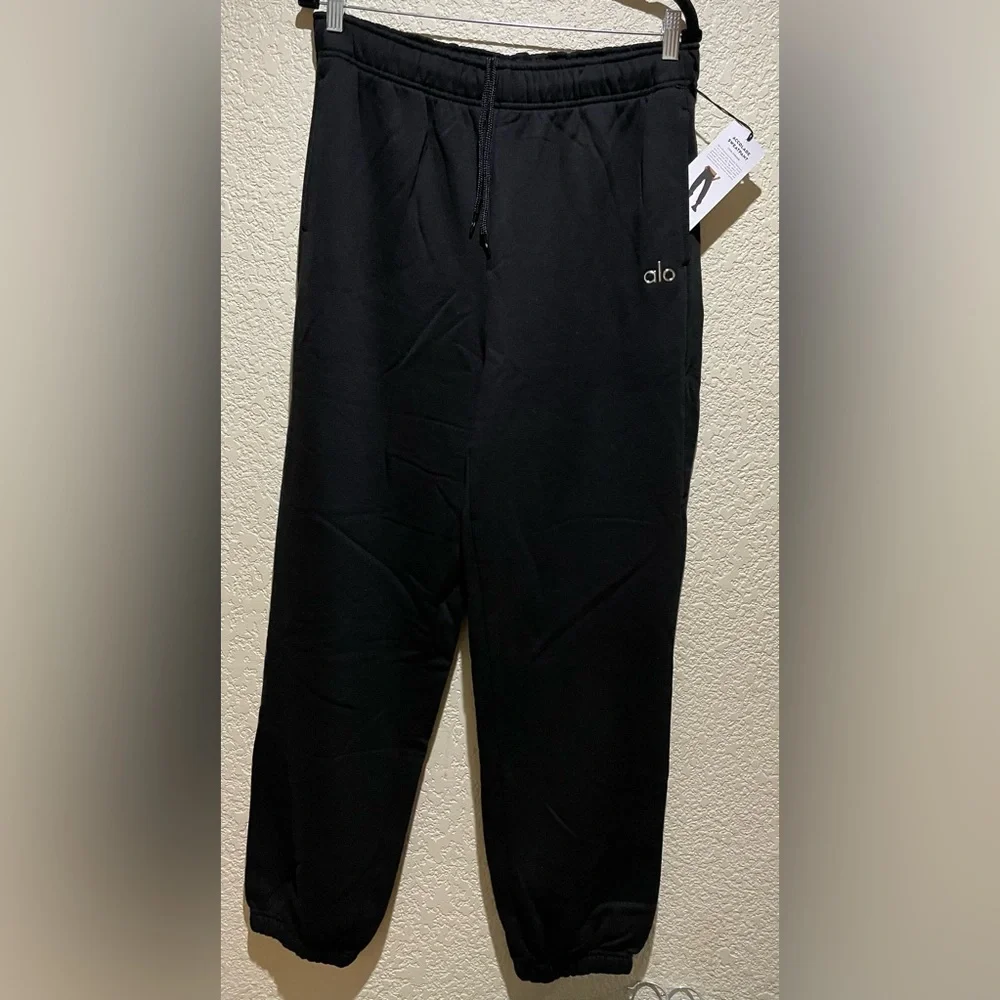 Alo Yoga NWT Accolade Sweatpants Cool Chrome Logo Black, Pockets XS